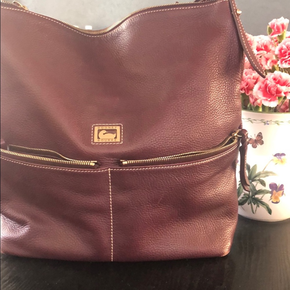 Shoulder bag with Chain to hold wallet